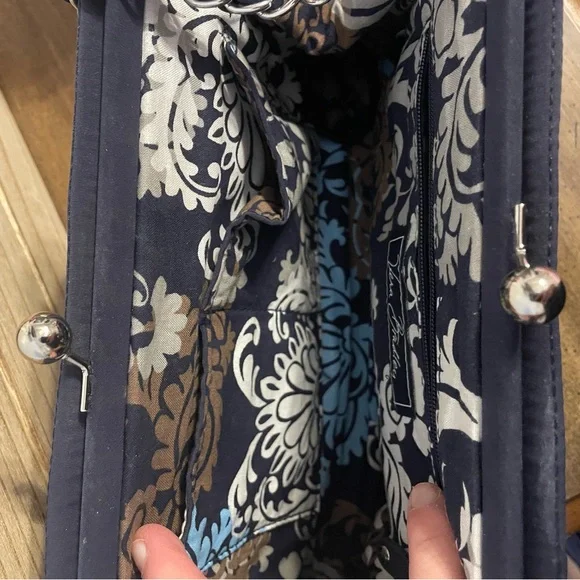 Elegant Navy Vera Bradley Quilted Women's Bag - Picture 10 of 10